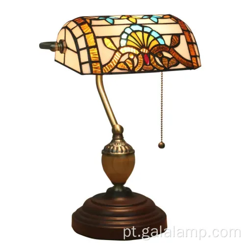 Luzes bancários europeus para o ambiente nostálgico